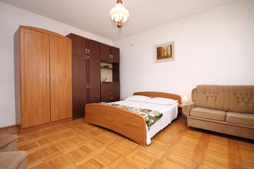 Studio Jelsa 5728a photo 2