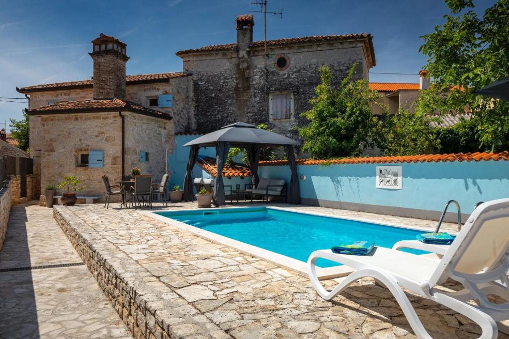 Rustic villa Casa Tessa with outdoor pool in Tar — photo 1