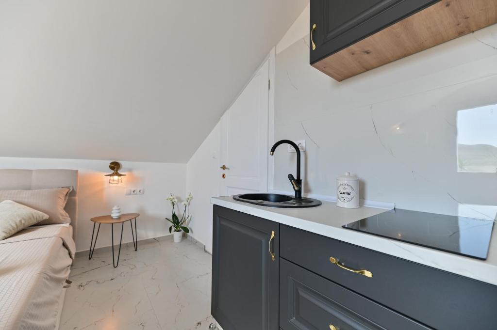 Studio apartman with jacuzzi on rooftop photo 3