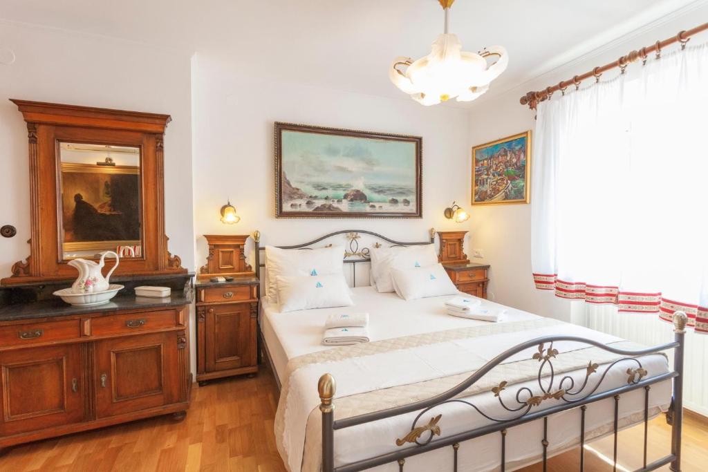 Apartments and rooms with WiFi Makarska - 11063 photo 2