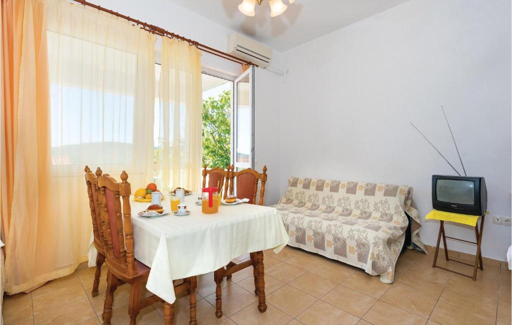 One-Bedroom Apartment In Tisno photo 3