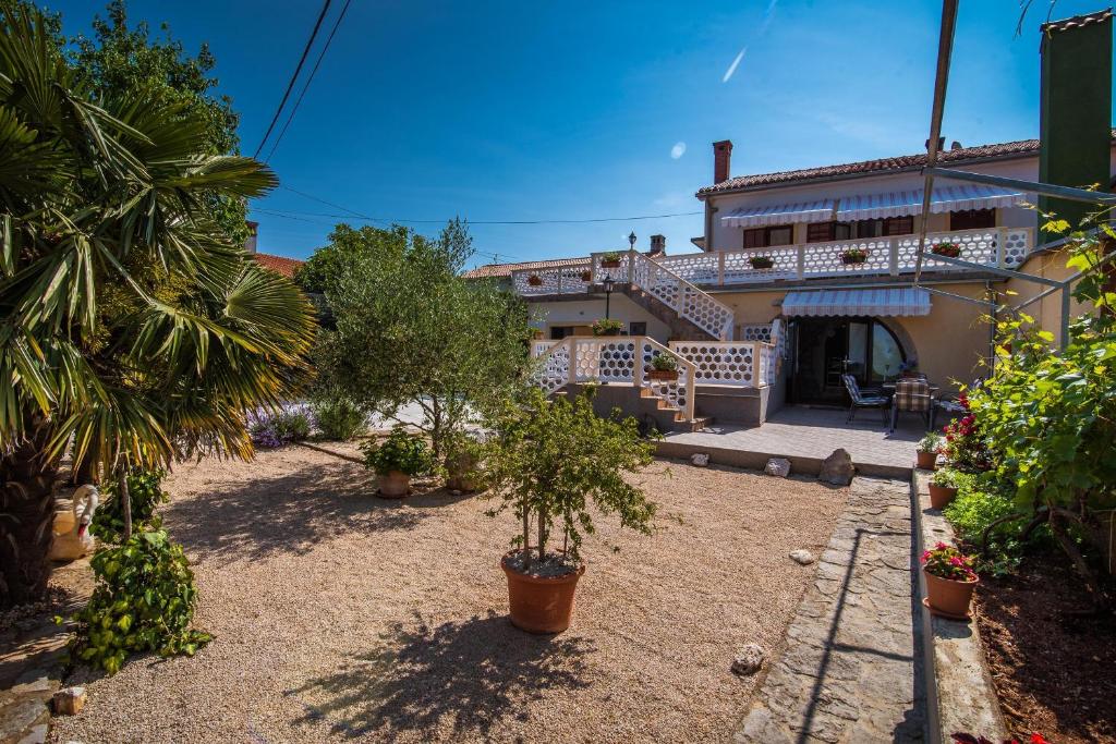 Apartments with a parking space Malinska (Krk) - 13219 — photo 1