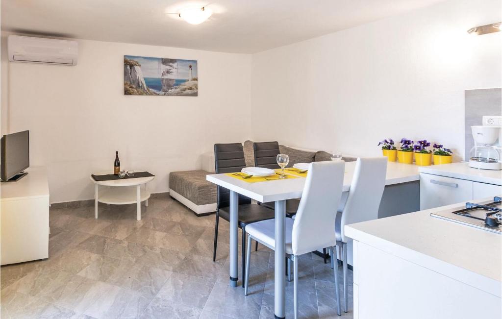 1 Bedroom Awesome Apartment In Pula photo 2