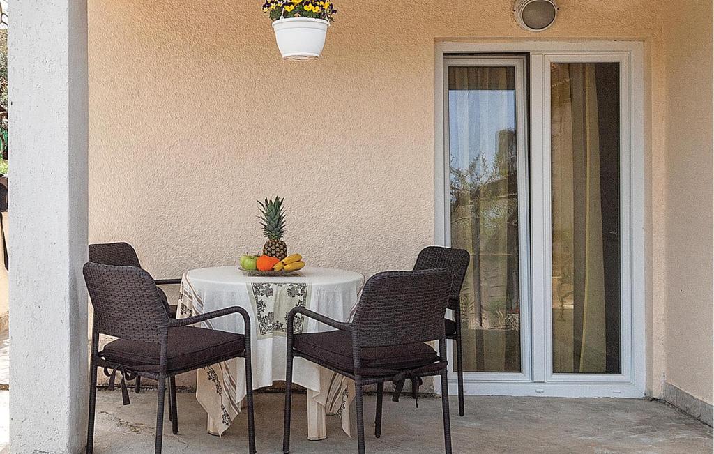 1 Bedroom Awesome Apartment In Pula photo 3