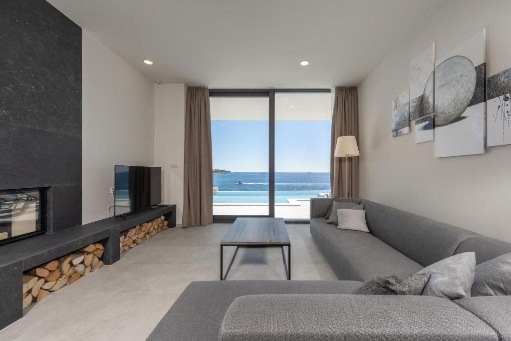 Sensational Rogoznica Villa 5 Bedrooms Villa Miracle Balcony Overlooking Sea photo 3