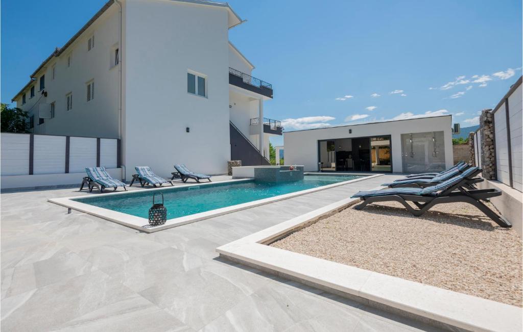 Awesome Home In Veliki Prolog — photo 1