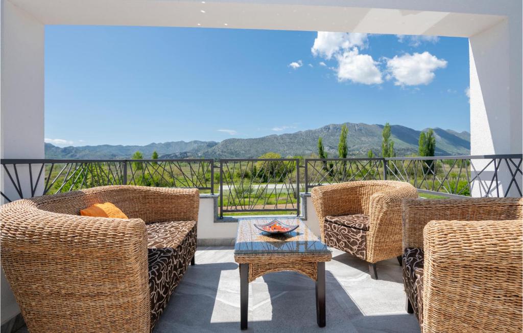 Awesome Home In Veliki Prolog photo 2