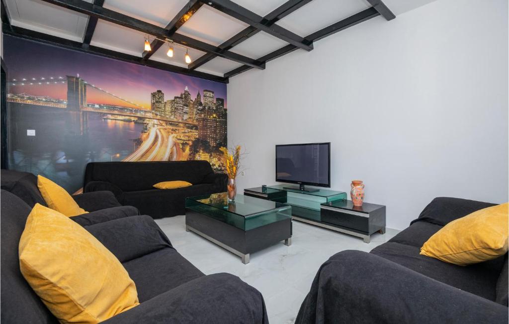 Awesome Home In Veliki Prolog photo 3