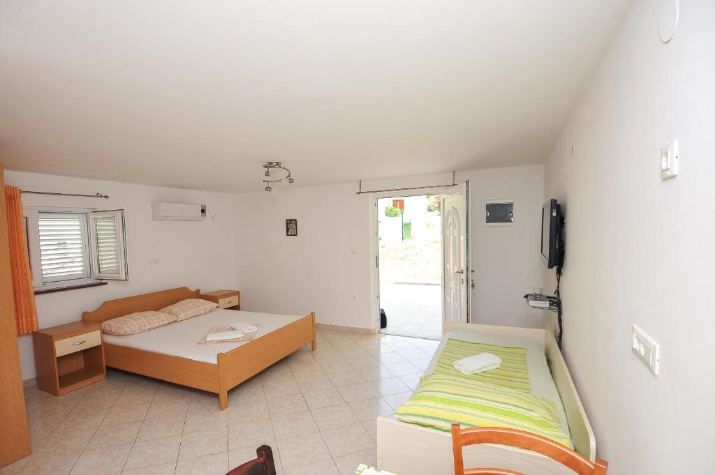 Apartments by the sea Stara Novalja photo 2