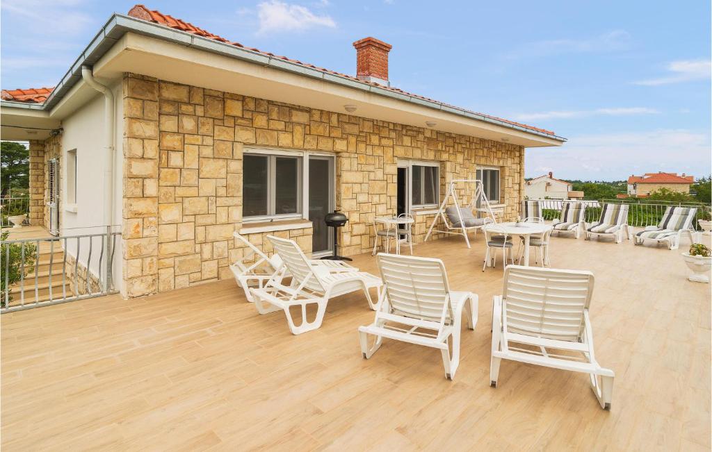 Beautiful Apartment In Gornje Selo With Wifi photo 2