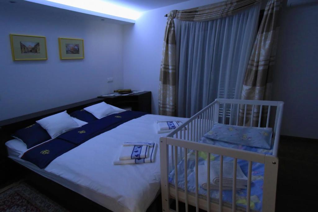 Seaside family friendly house with a swimming pool Trogir - 17358 photo 2