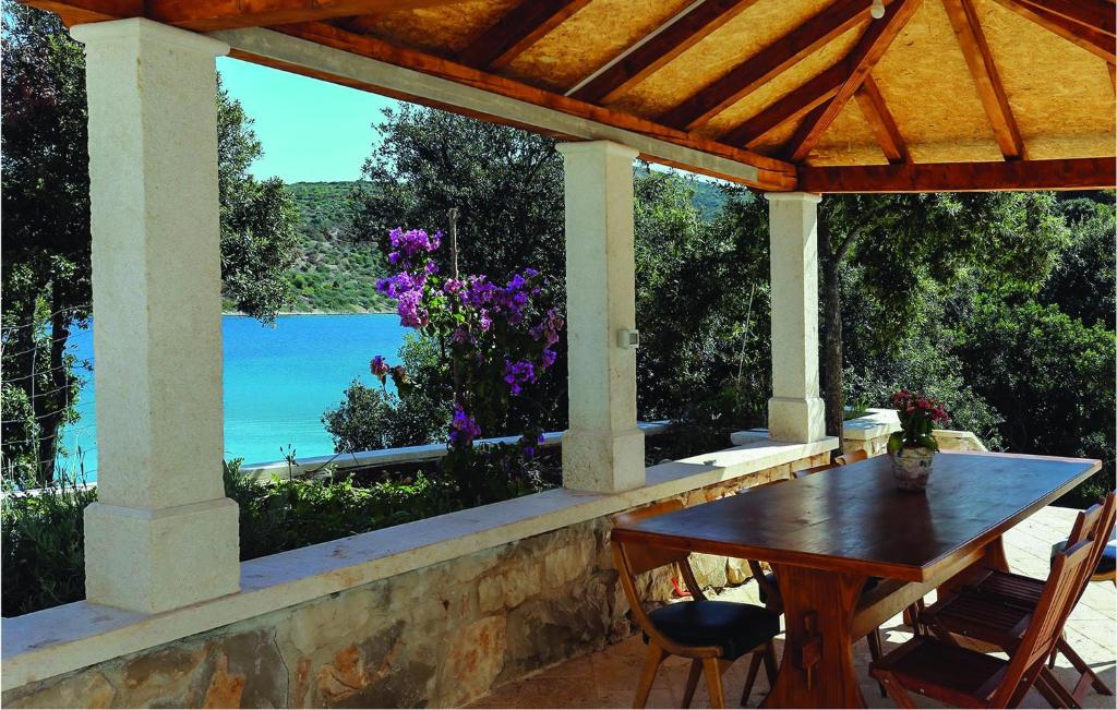 Three-Bedroom Holiday Home In Pucisca photo 3