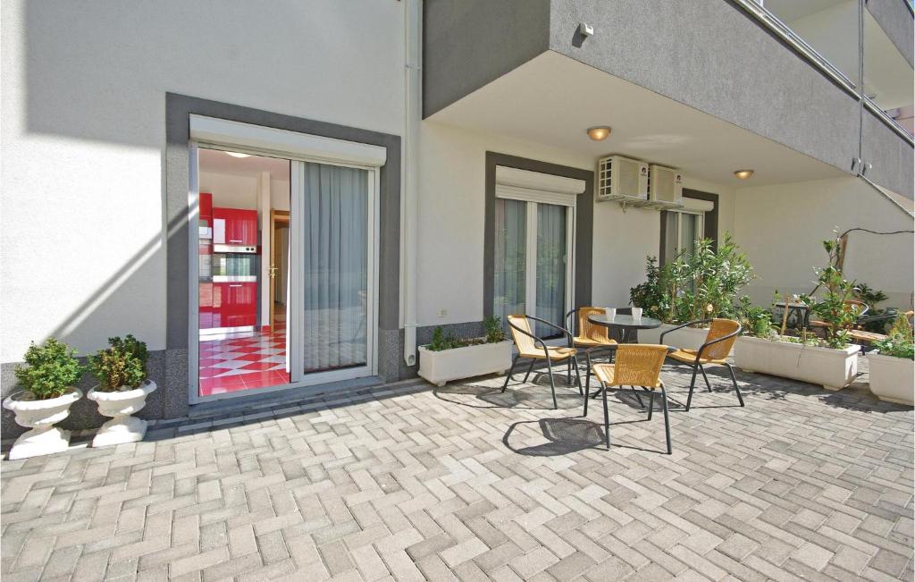 One-Bedroom Apartment In Makarska photo 3
