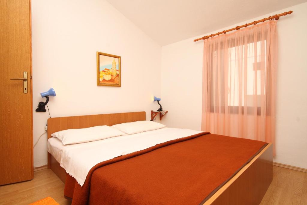 Apartments with parking space Starigrad photo 2