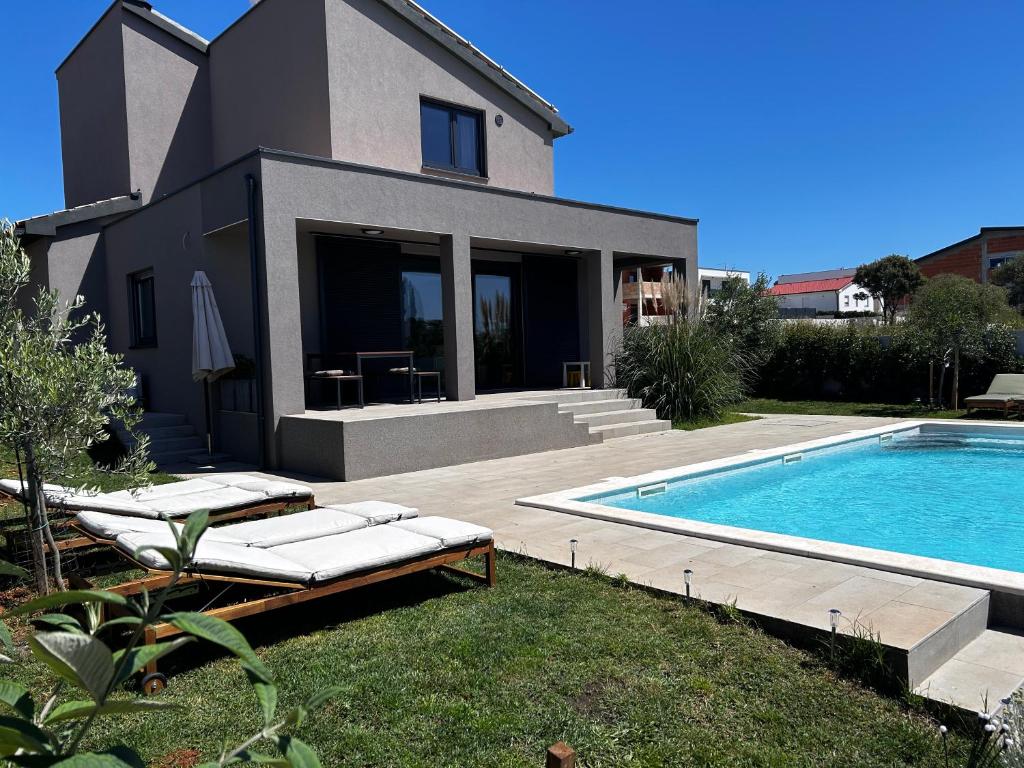 Prive Polai Villa — photo 1