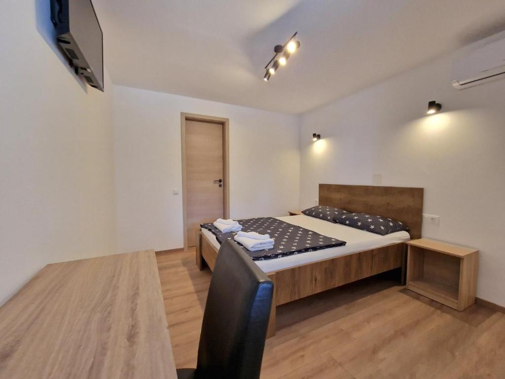 Room D — photo 1