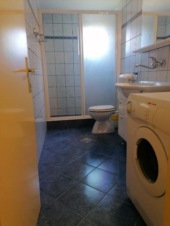 Robinson's house photo 3