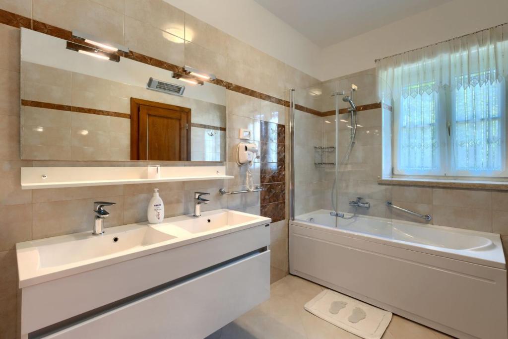 Rustic villa Stancija Martina with pool in Tinjan photo 3
