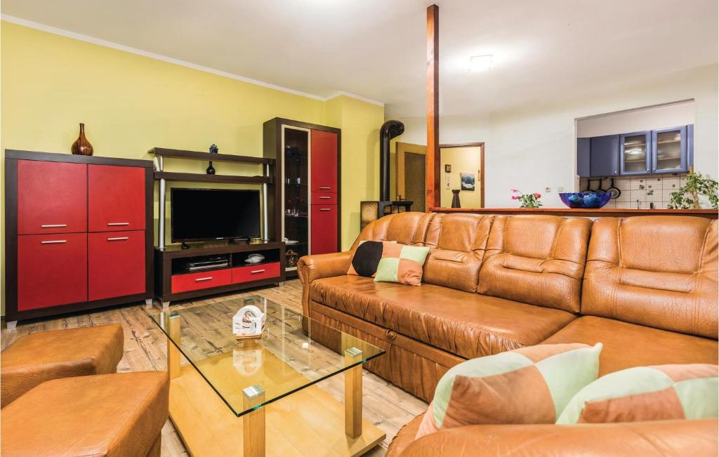 Three-Bedroom Apartment In Marcana photo 2