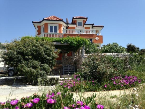 Studio apartment in Sevid with sea views — photo 1