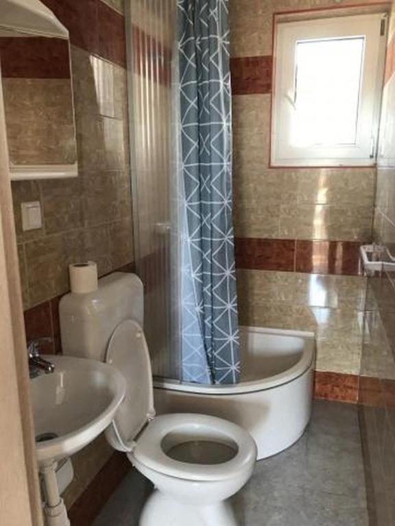 Studio apartment in Sevid with sea views photo 2