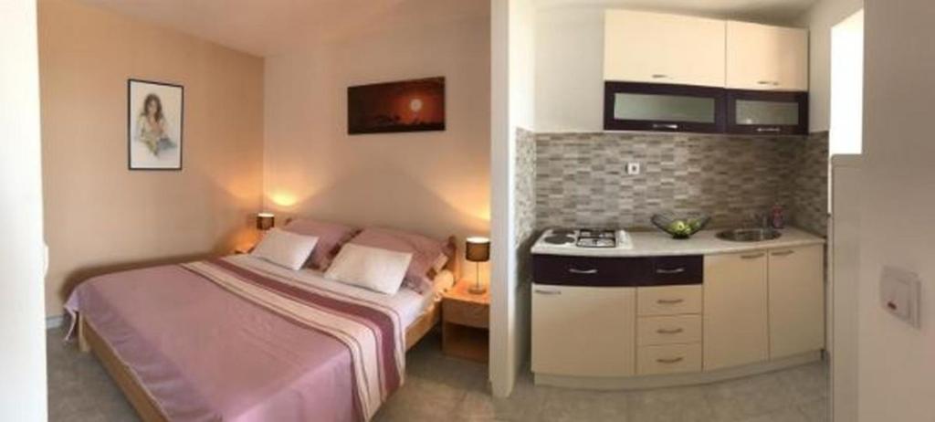 Studio apartment in Sevid with sea views photo 3