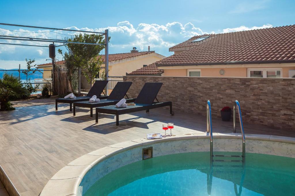 Solaris Holiday Home - Private Pool photo 2