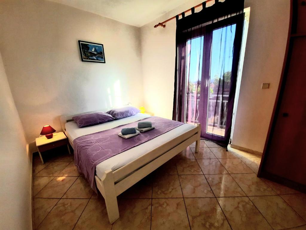 Apartments with parking space Pakostane photo 2