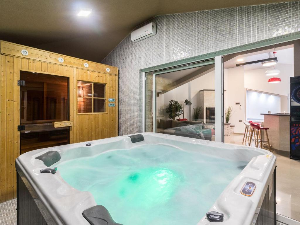 Villa in Pula with Pool near Roman Arena photo 3