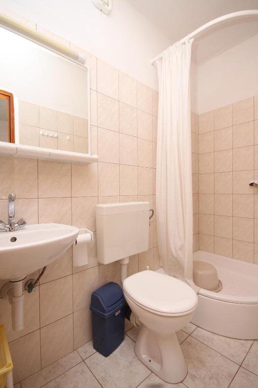 Apartments with parking space Zavala photo 3