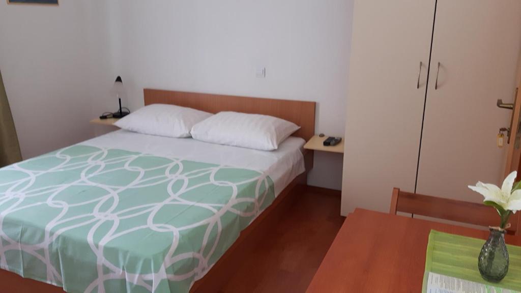 Apartments with parking space Makarska - 6850 photo 2