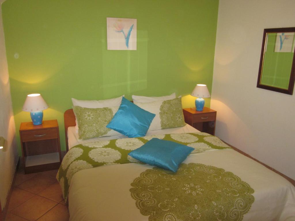 Apartments with a parking space Seget Vranjica photo 2