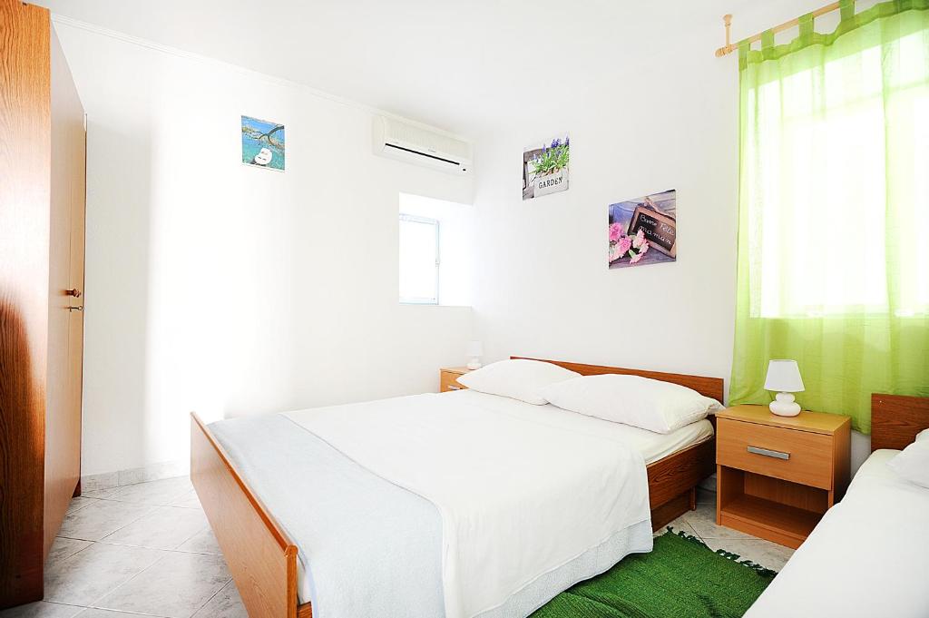 Apartments with WiFi Okrug Donji photo 2