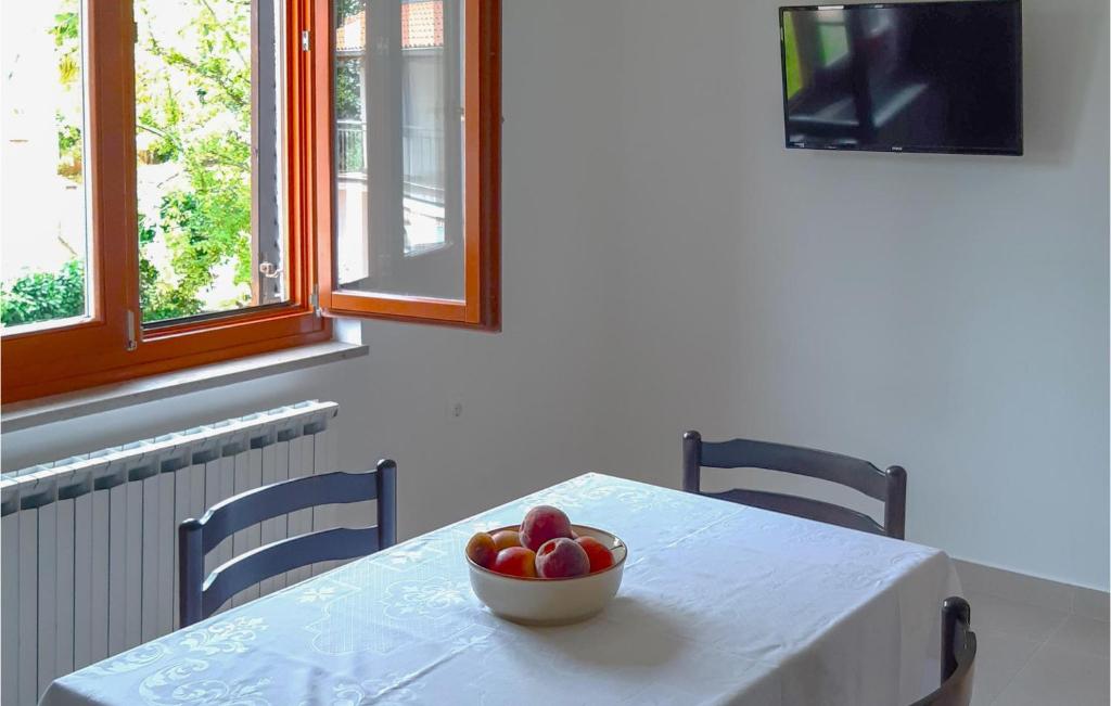 1 Bedroom Amazing Apartment In Malinska photo 2