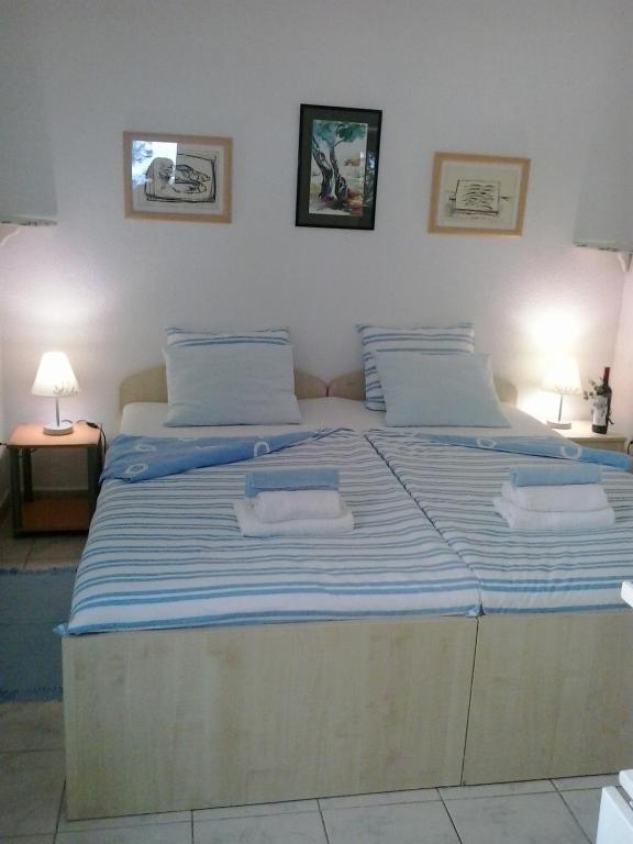 Studio apartment in Veli Rat with sea view photo 2