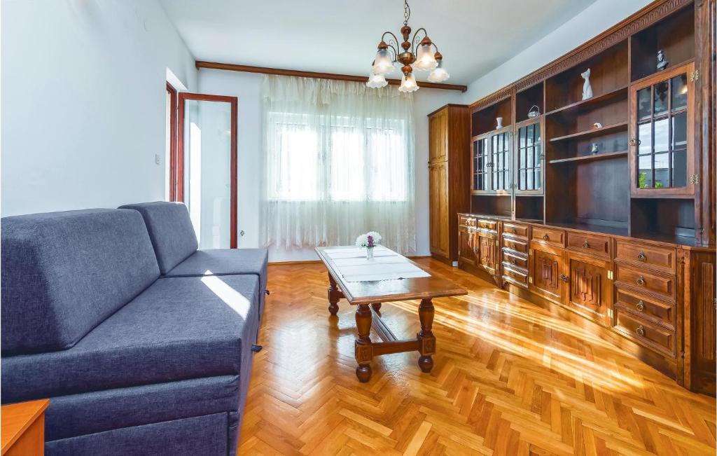 Three-Bedroom Apartment In Podstrana photo 2