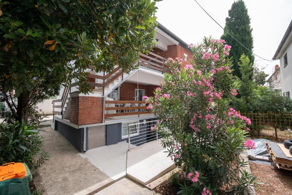 Apartments by the sea Starigrad — photo 1
