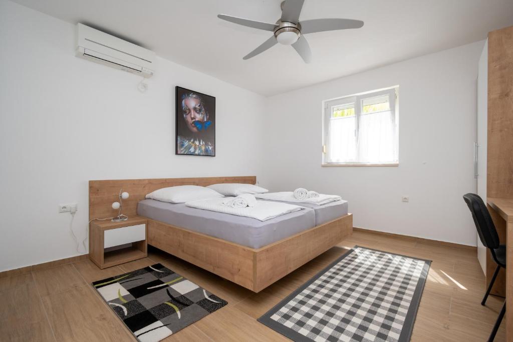 Apartments by the sea Starigrad photo 2