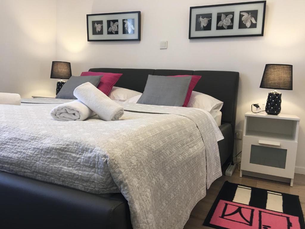 Downtown Luxury Apartment photo 2