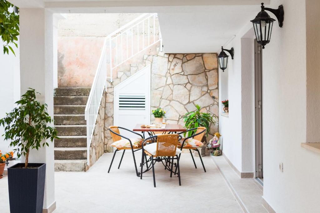 Guest House Mara photo 2