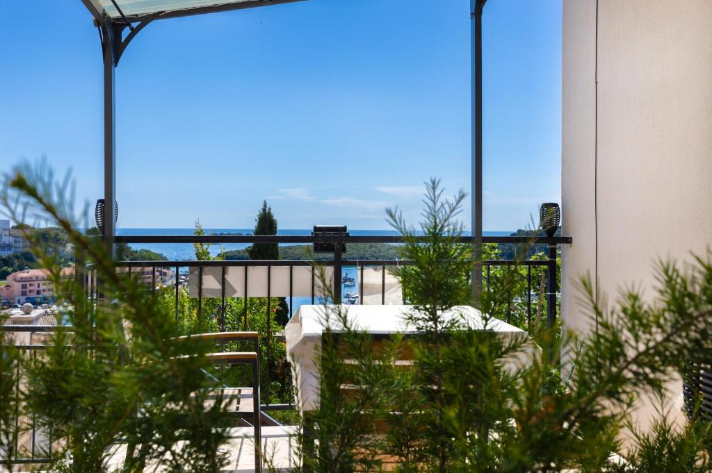 Studio with terrace & sea view photo 3
