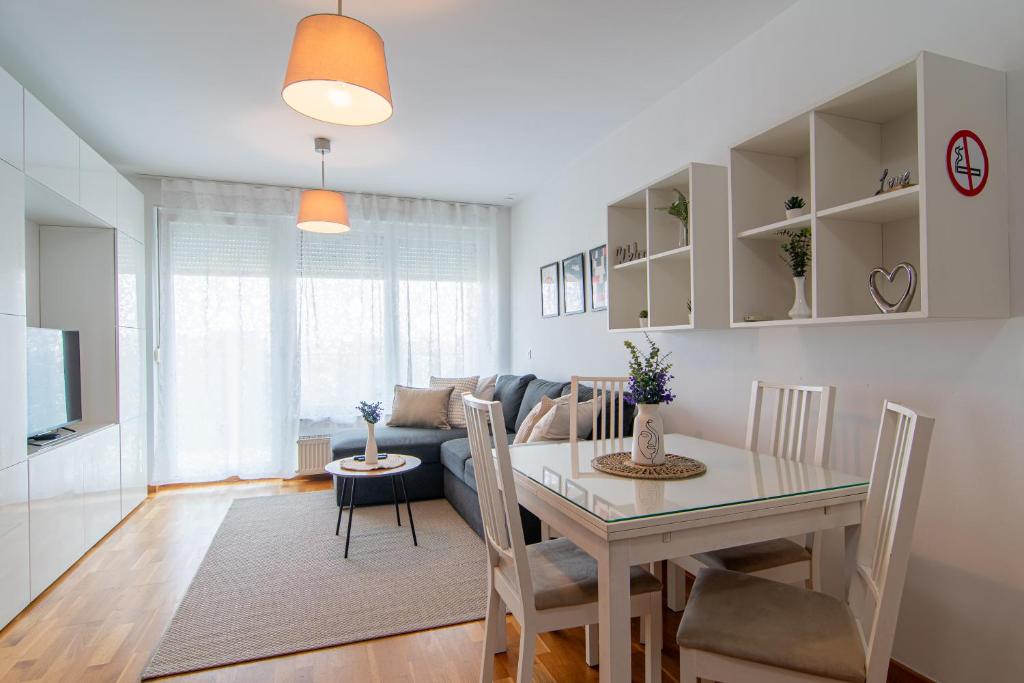 Flexible SelfCheckIns 68 - Zagreb - Garage - Loggia - New — photo 1