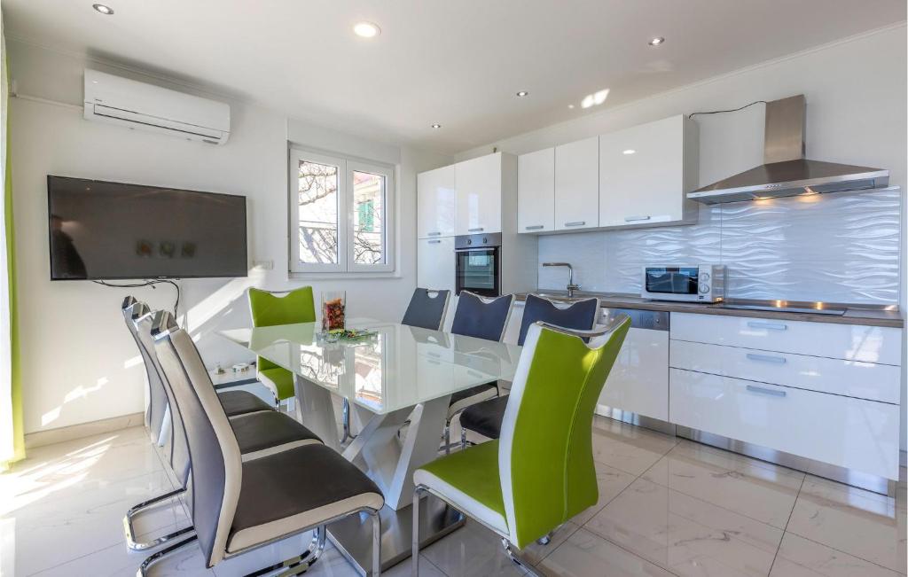 Cozy Apartment In Povile With Wifi photo 3