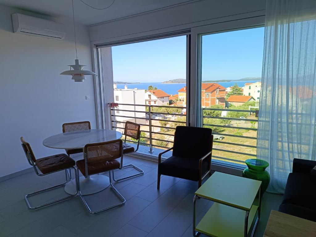 Seaside Serenity - Elegant Apartment with Stunning Sea Views photo 3