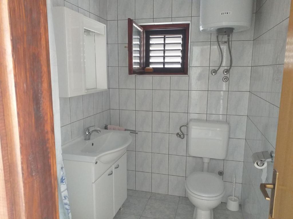 Apartments by the sea Metajna photo 3
