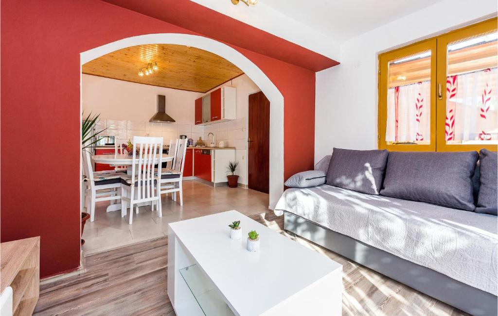 3 Bedroom Stunning Apartment In Skradin — photo 1