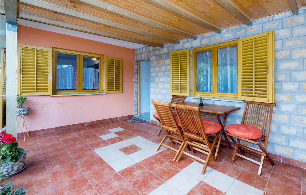 3 Bedroom Stunning Apartment In Skradin photo 2