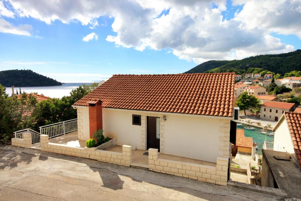 Apartments by the sea Brna — photo 1