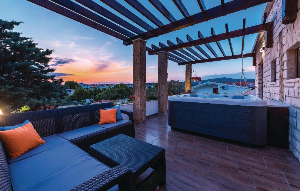 Lovely Home In Rogoznica With Jacuzzi photo 2