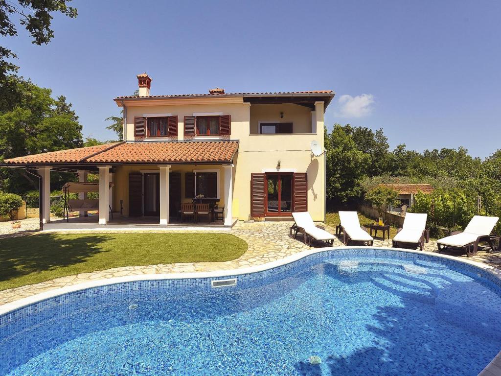 Holiday Home Medulin near Beach & Pool — photo 1